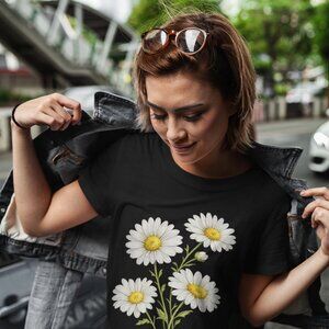🌼 Watercolor Daisy Graphic T-Shirt | Minimal Floral Tee